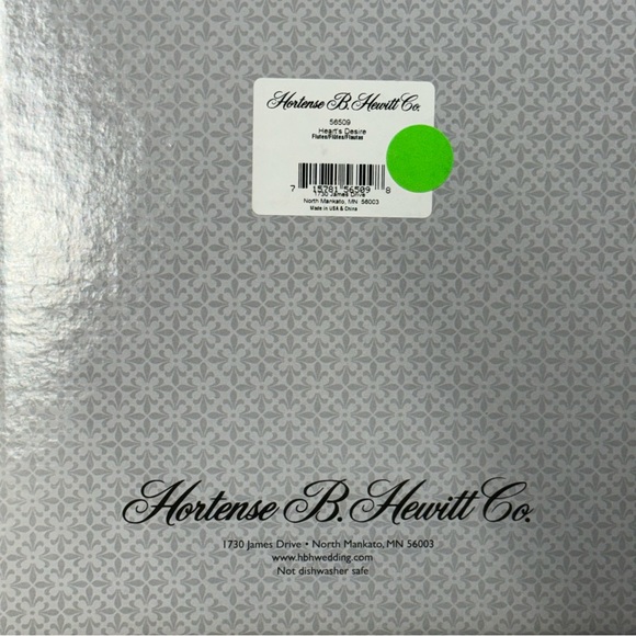 Hortense B. Hewitt pack of 2 champagne flutes with bow and heart charms. - Picture 5 of 6